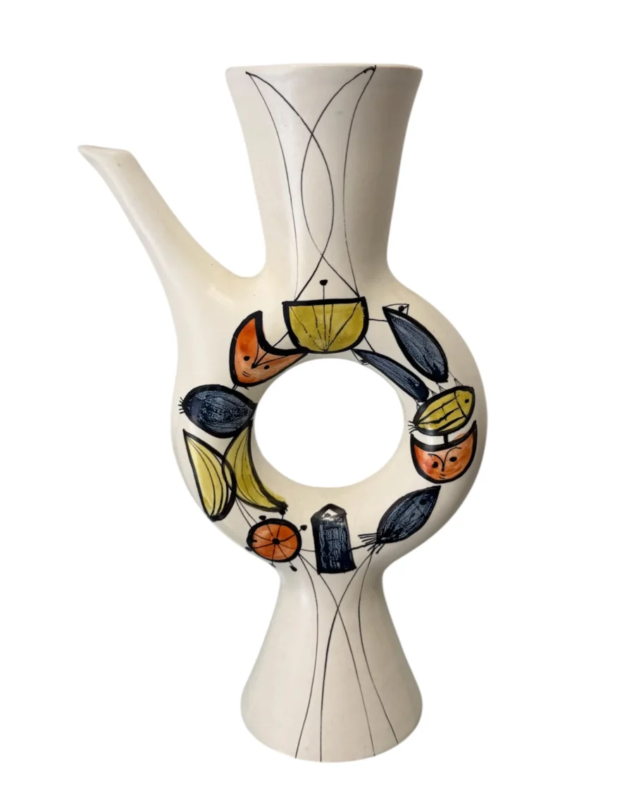 Vase pichet en céramique à décor de poissons, signé — Roger Capron