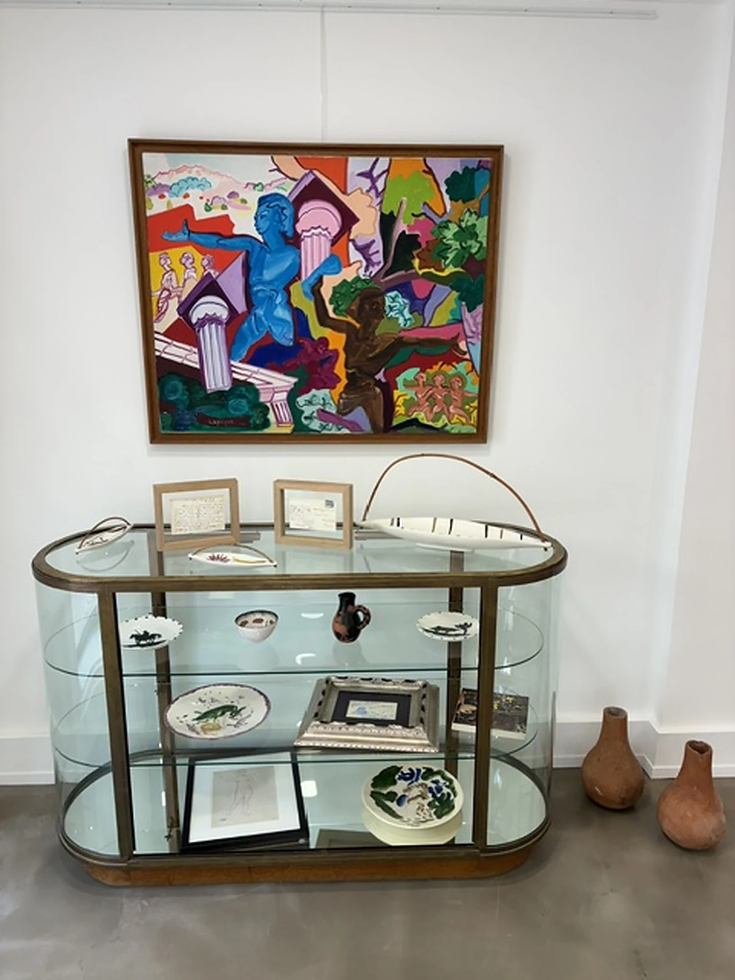 Vitrine et accrochage de la Galerie Histoire d’Art à Saint-Raphaël